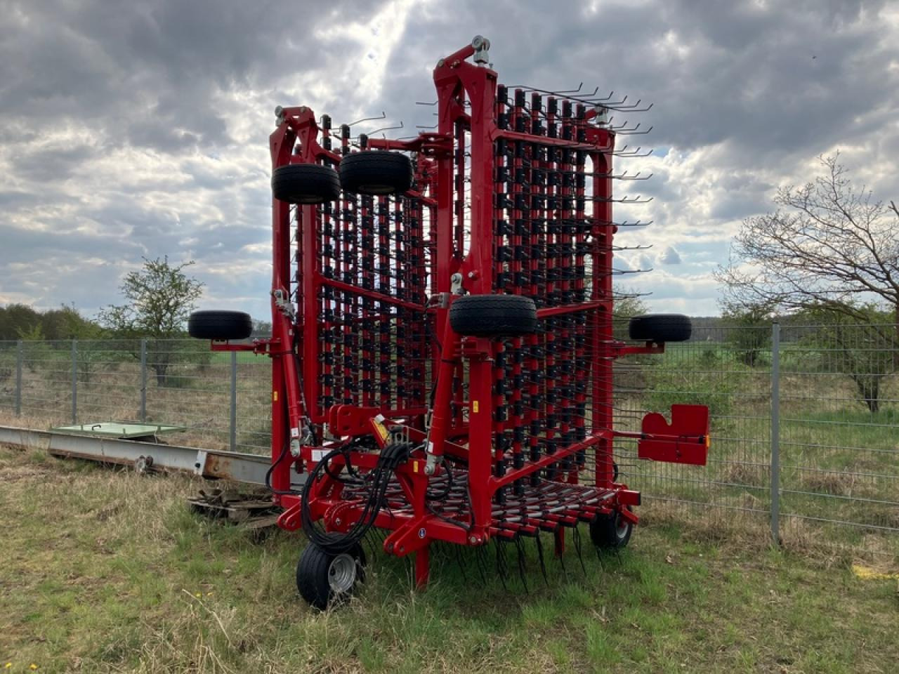 Horsch CURA 12 ST - Technik für Bodenbearbeitung: das Bild 1 Horsch CURA 12 ST - Technik für Bodenbearbeitung: das Bild 1