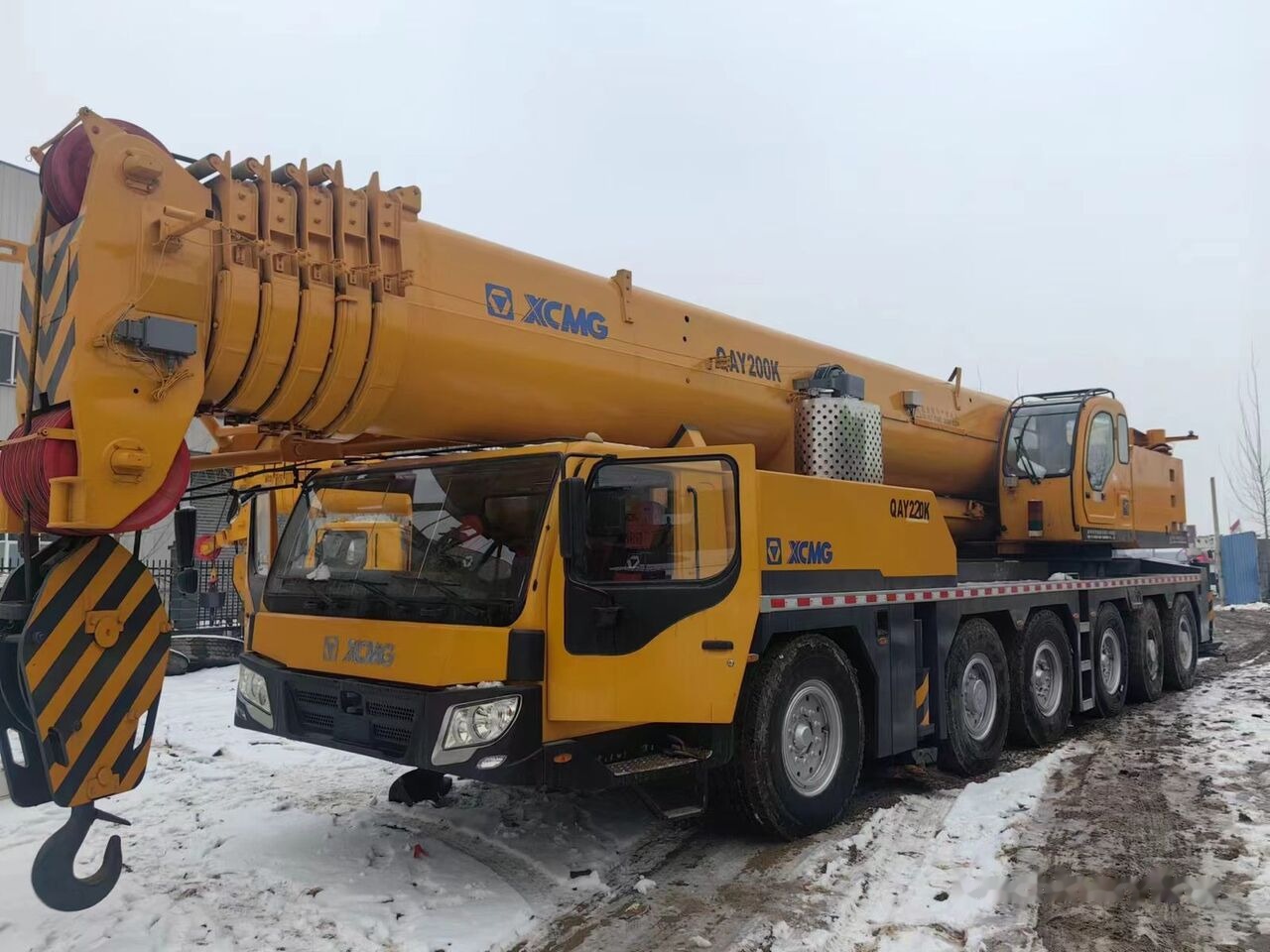 XCMG QAY200 truck crane 25 50 70 80 100 200 mobile crane for sale - Mobilkran: das Bild 2 XCMG QAY200 truck crane 25 50 70 80 100 200 mobile crane for sale - Mobilkran: das Bild 2