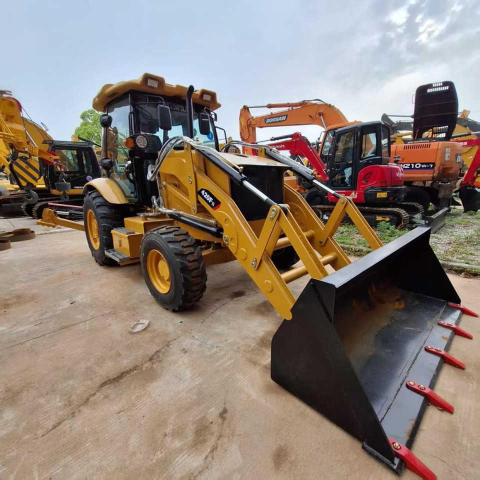 CAT 420F Backhoe Loader - Baggerlader: das Bild 2 CAT 420F Backhoe Loader - Baggerlader: das Bild 2