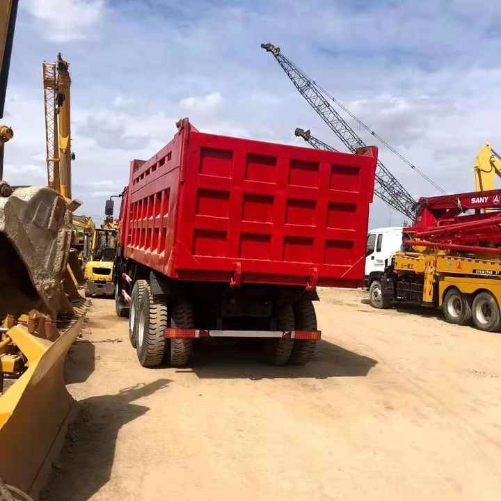Good Condition 30 Ton 20 Ton Dump Truck 10 Wheeler Sinotruk Howo Used Dumper Truck Tipper 6x4 - Kipper: das Bild 5 Good Condition 30 Ton 20 Ton Dump Truck 10 Wheeler Sinotruk Howo Used Dumper Truck Tipper 6x4 - Kipper: das Bild 5