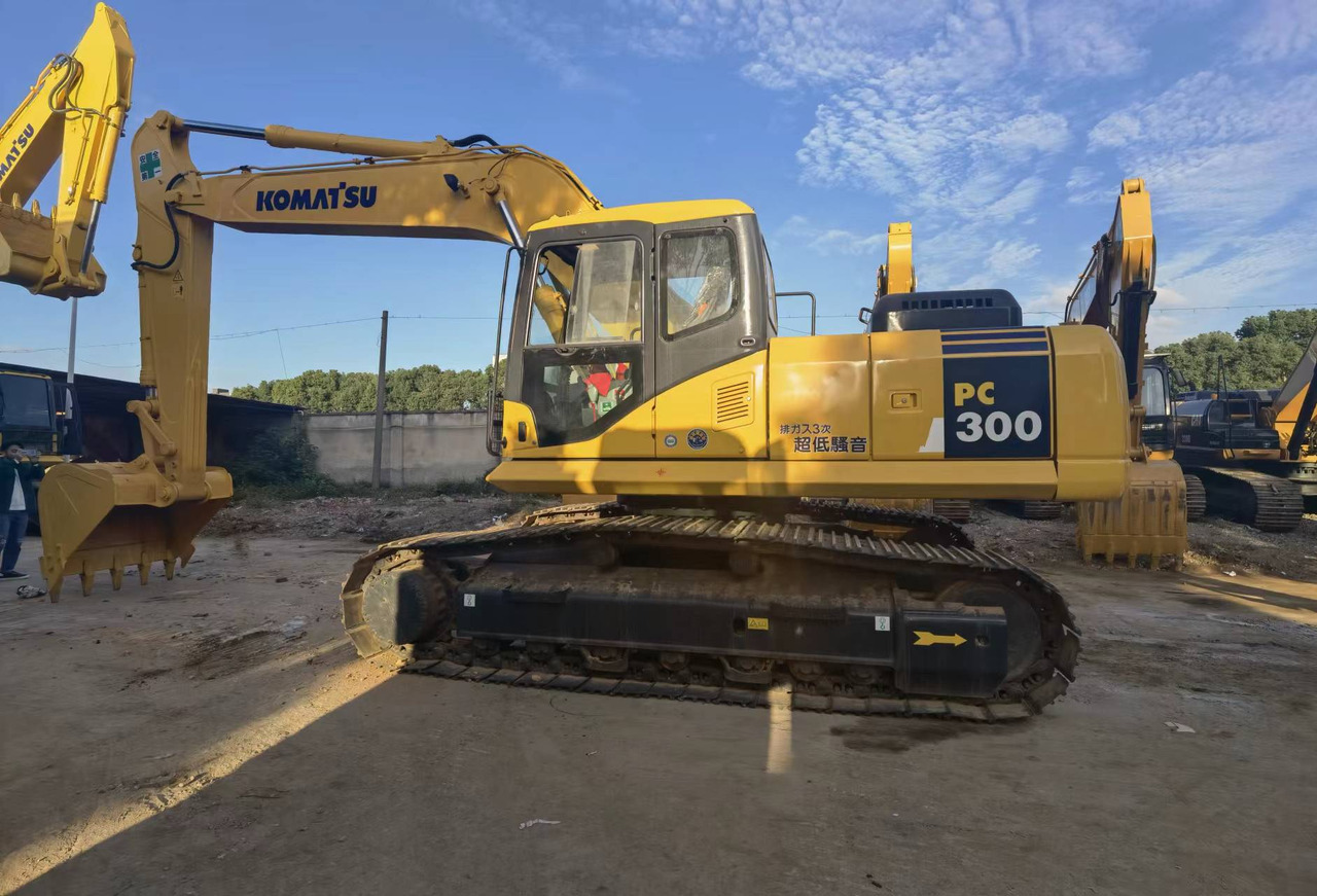 Komatsu PC300-7 Excavator - Kettenbagger: das Bild 2 Komatsu PC300-7 Excavator - Kettenbagger: das Bild 2