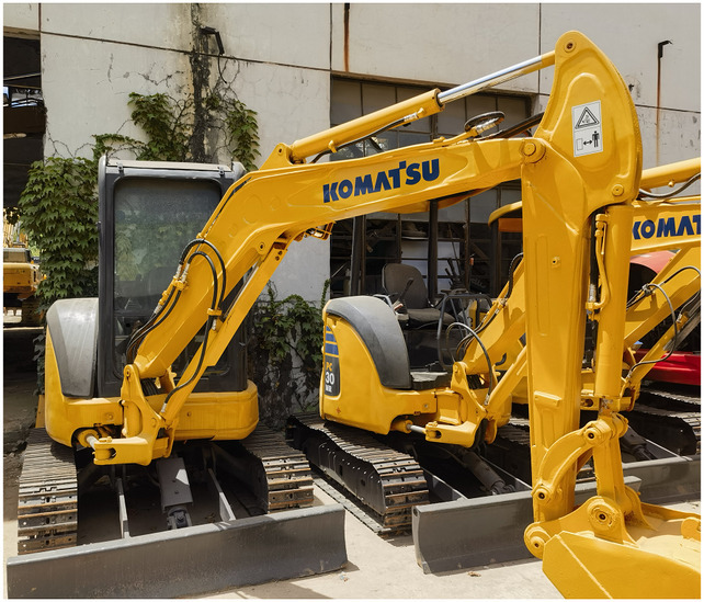 Komatsu PC35MR-3 excavator - Kettenbagger: das Bild 3 Komatsu PC35MR-3 excavator - Kettenbagger: das Bild 3