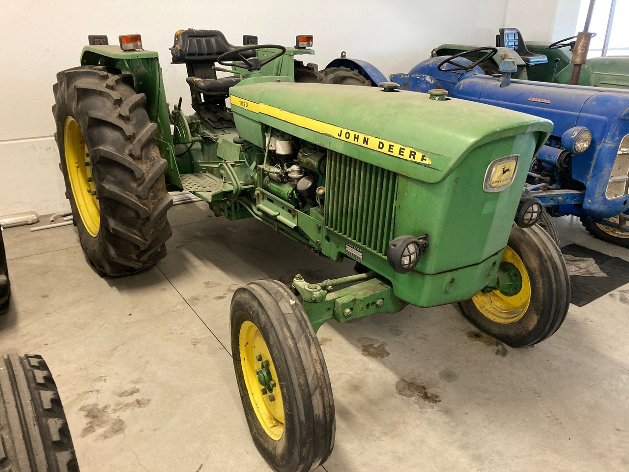 JOHN DEERE 1020 - Traktor: das Bild 1 JOHN DEERE 1020 - Traktor: das Bild 1