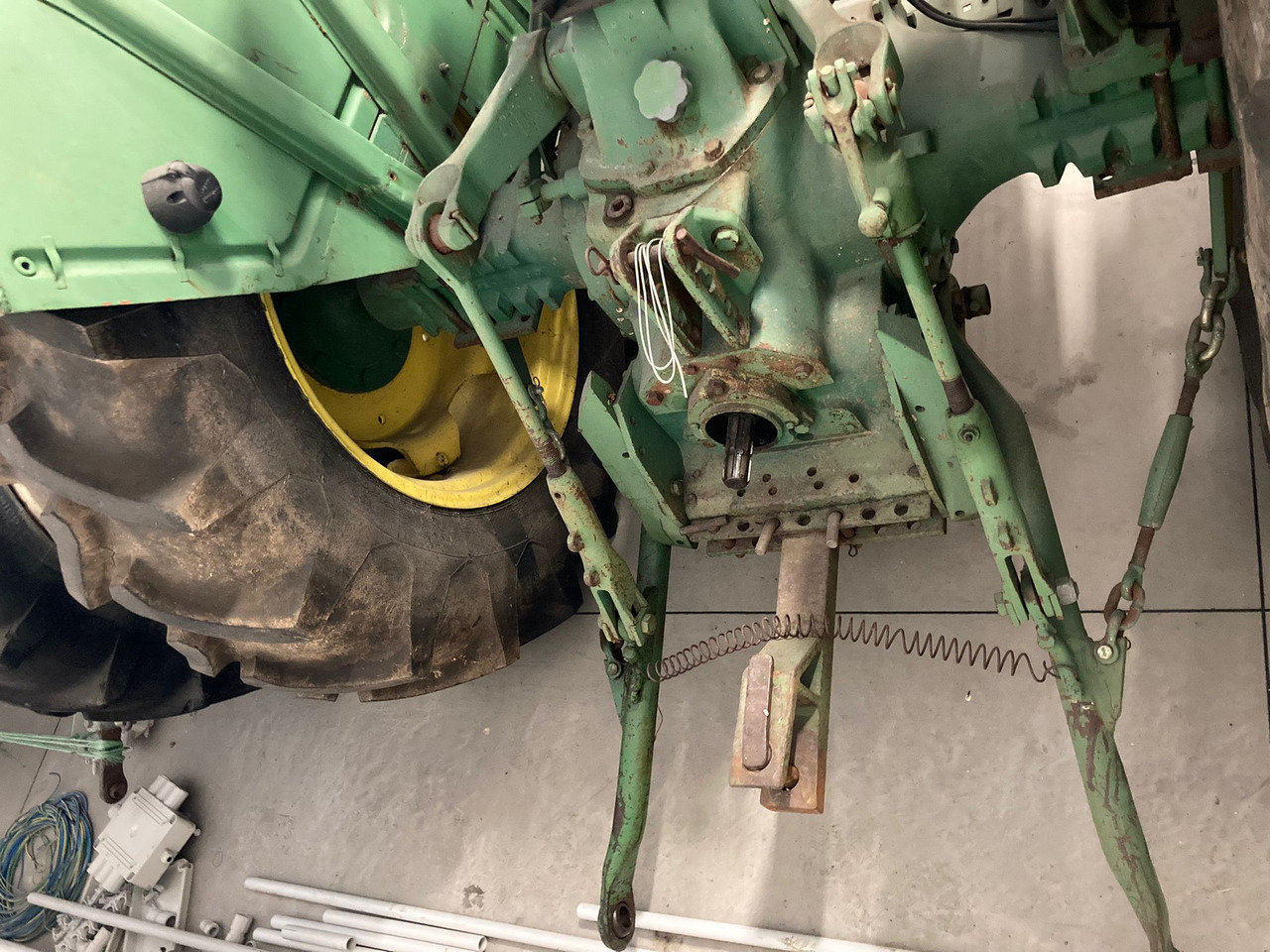 JOHN DEERE 1020 - Traktor: das Bild 4 JOHN DEERE 1020 - Traktor: das Bild 4