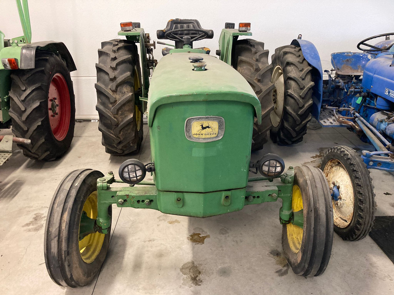 JOHN DEERE 1020 - Traktor: das Bild 3 JOHN DEERE 1020 - Traktor: das Bild 3