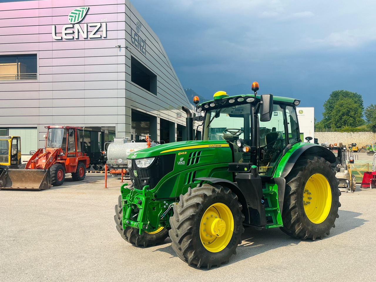JOHN DEERE 6145 R - Traktor: das Bild 1 JOHN DEERE 6145 R - Traktor: das Bild 1