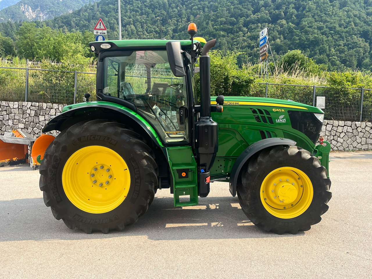 JOHN DEERE 6145 R - Traktor: das Bild 5 JOHN DEERE 6145 R - Traktor: das Bild 5