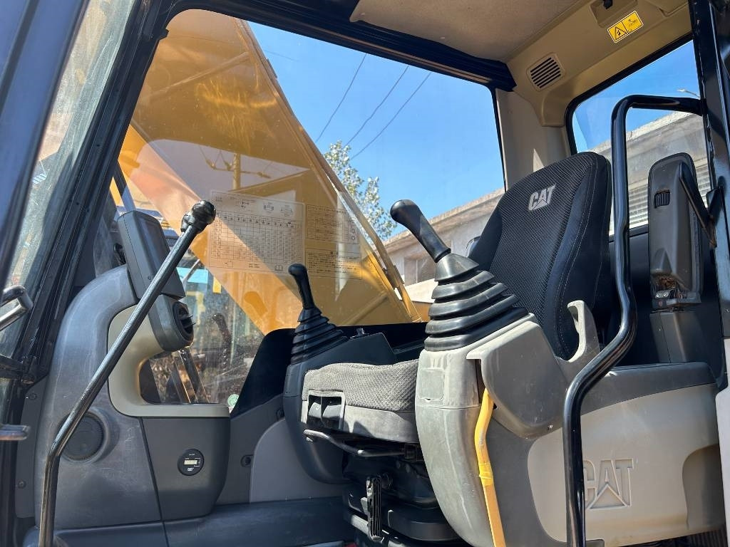 Kettenbagger CAT 320D2L: das Bild 9