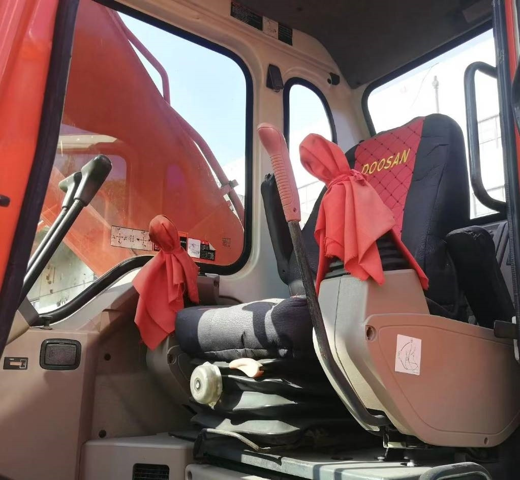 Doosan DH 220 - Kettenbagger: das Bild 4 Doosan DH 220 - Kettenbagger: das Bild 4