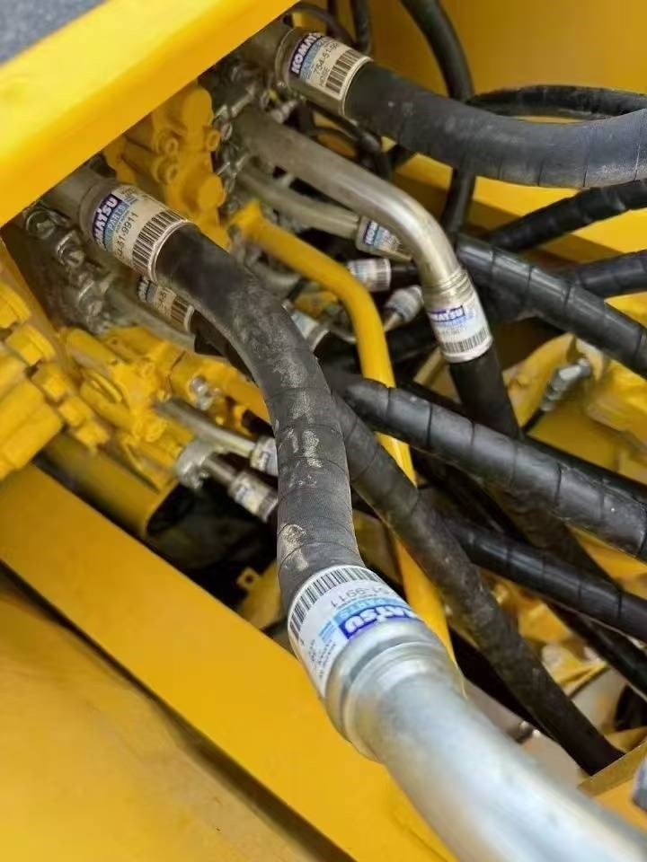 Komatsu PC 220-8 - Kettenbagger: das Bild 5 Komatsu PC 220-8 - Kettenbagger: das Bild 5