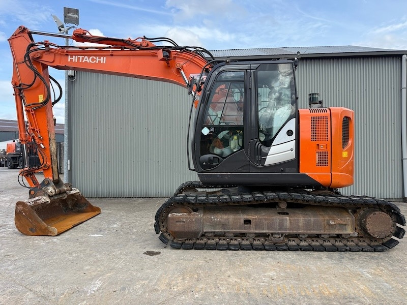 Hitachi ZX 135 US-5B - Kettenbagger: das Bild 1 Hitachi ZX 135 US-5B - Kettenbagger: das Bild 1