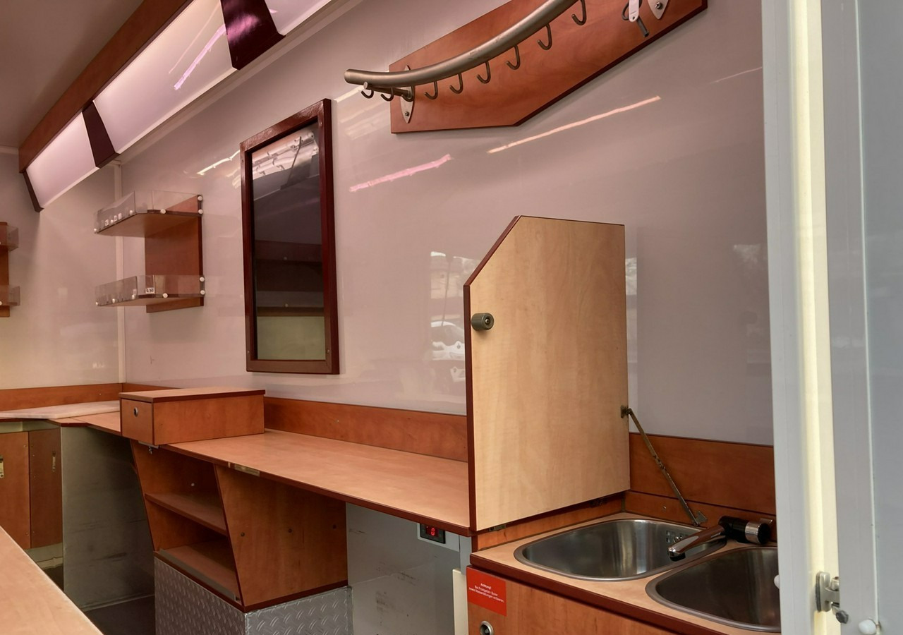 Inna Inny Autosklep wędlin Gastronomiczna food truck foodtruck sklep 2004 - Verkaufsanhänger: das Bild 3 Inna Inny Autosklep wędlin Gastronomiczna food truck foodtruck sklep 2004 - Verkaufsanhänger: das Bild 3