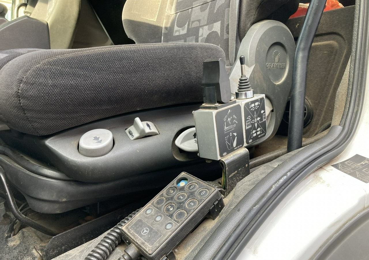 Abrollkipper Mercedes-Benz Axor 2543 Hakowiec MEILLER-KIPPER Model 2009 Axor 2543 Hakowiec MEILLER-KIPPER Model 2009: das Bild 6 Abrollkipper Mercedes-Benz Axor 2543 Hakowiec MEILLER-KIPPER Model 2009 Axor 2543 Hakowiec MEILLER-KIPPER Model 2009: das Bild 6