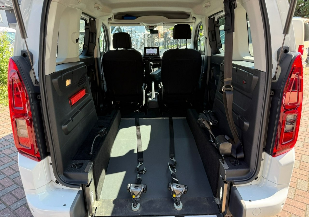 Opel Combo IV Opel Combo Life Niepełnosprawnych inwalida Rampa 32105 km Model 2022 - PKW: das Bild 4 Opel Combo IV Opel Combo Life Niepełnosprawnych inwalida Rampa 32105 km Model 2022 - PKW: das Bild 4