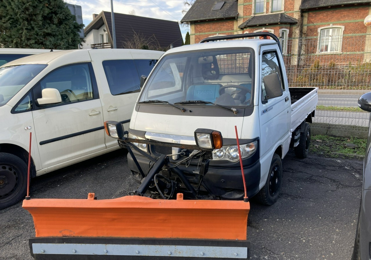 Piaggio Piaggio Porter 4X4 Skrzynia odśnieżarka Pług 2011 - Schneeräumfahrzeug: das Bild 1 Piaggio Piaggio Porter 4X4 Skrzynia odśnieżarka Pług 2011 - Schneeräumfahrzeug: das Bild 1