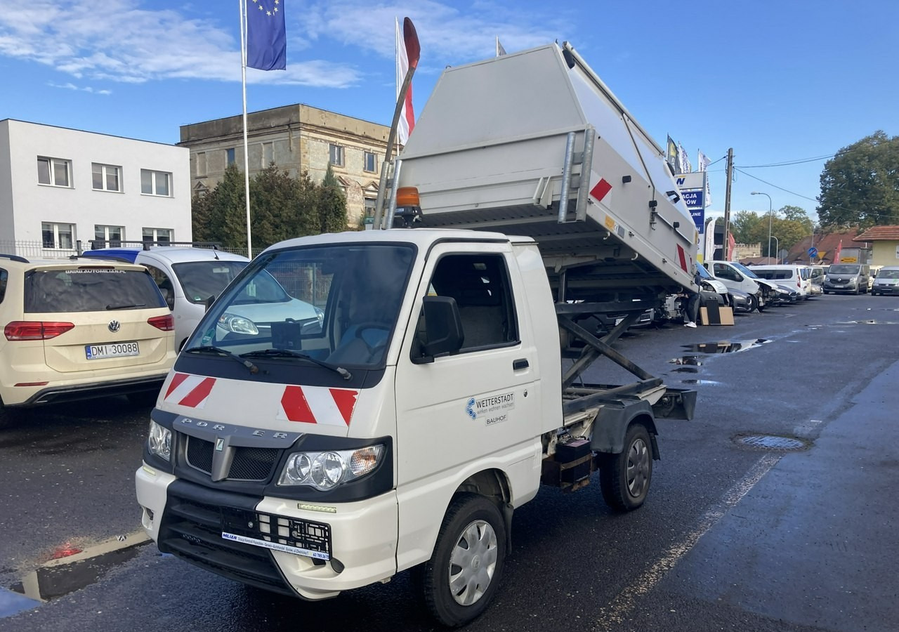 Piaggio Piaggio Porter Śmieciarka Wywrotka 2015 - Müllwagen: das Bild 1 Piaggio Piaggio Porter Śmieciarka Wywrotka 2015 - Müllwagen: das Bild 1