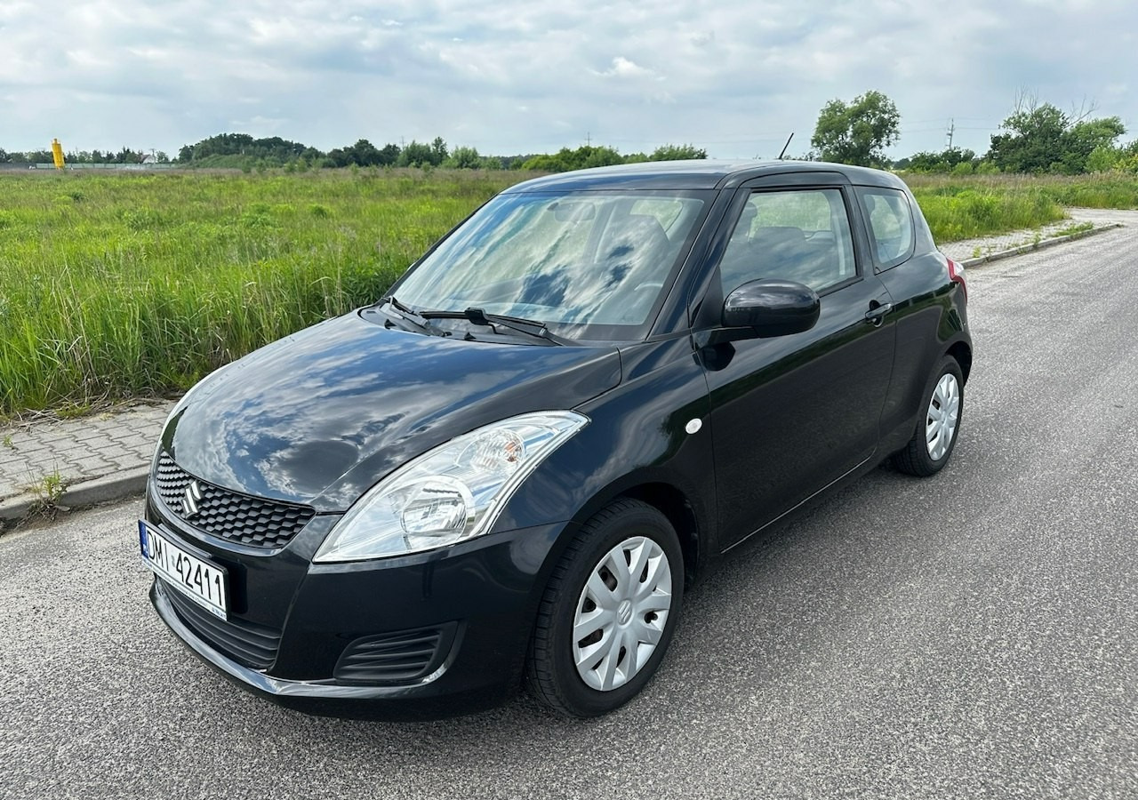 Suzuki Swift V Suzuki Swift 1.2-94KM Klima Model 2012 - Schrägheck: das Bild 1 Suzuki Swift V Suzuki Swift 1.2-94KM Klima Model 2012 - Schrägheck: das Bild 1