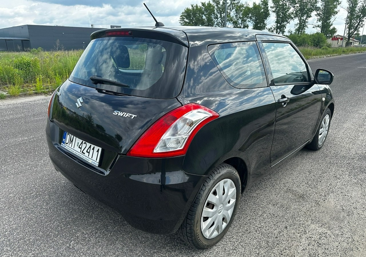 Suzuki Swift V Suzuki Swift 1.2-94KM Klima Model 2012 - Schrägheck: das Bild 4 Suzuki Swift V Suzuki Swift 1.2-94KM Klima Model 2012 - Schrägheck: das Bild 4