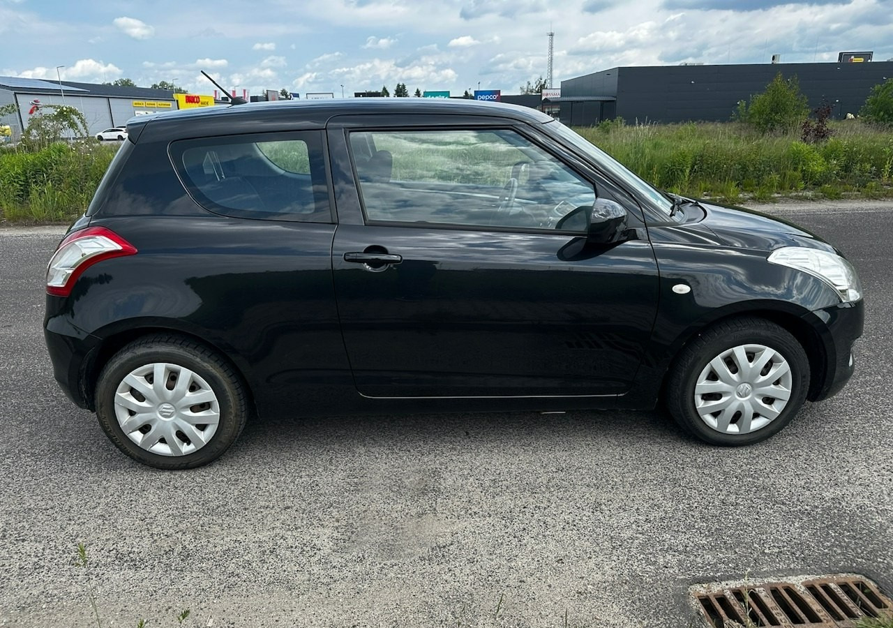 Suzuki Swift V Suzuki Swift 1.2-94KM Klima Model 2012 - Schrägheck: das Bild 5 Suzuki Swift V Suzuki Swift 1.2-94KM Klima Model 2012 - Schrägheck: das Bild 5