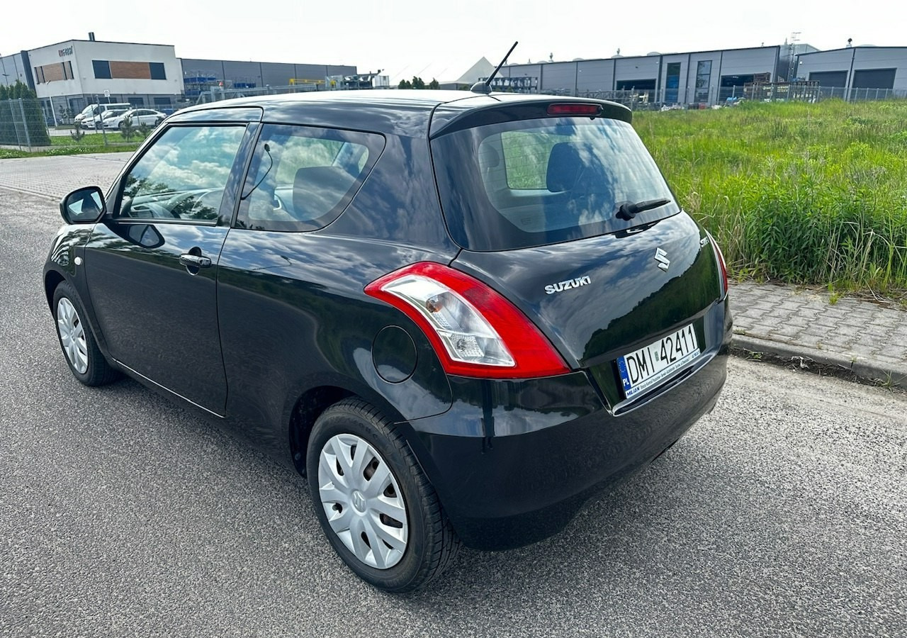 Suzuki Swift V Suzuki Swift 1.2-94KM Klima Model 2012 - Schrägheck: das Bild 3 Suzuki Swift V Suzuki Swift 1.2-94KM Klima Model 2012 - Schrägheck: das Bild 3
