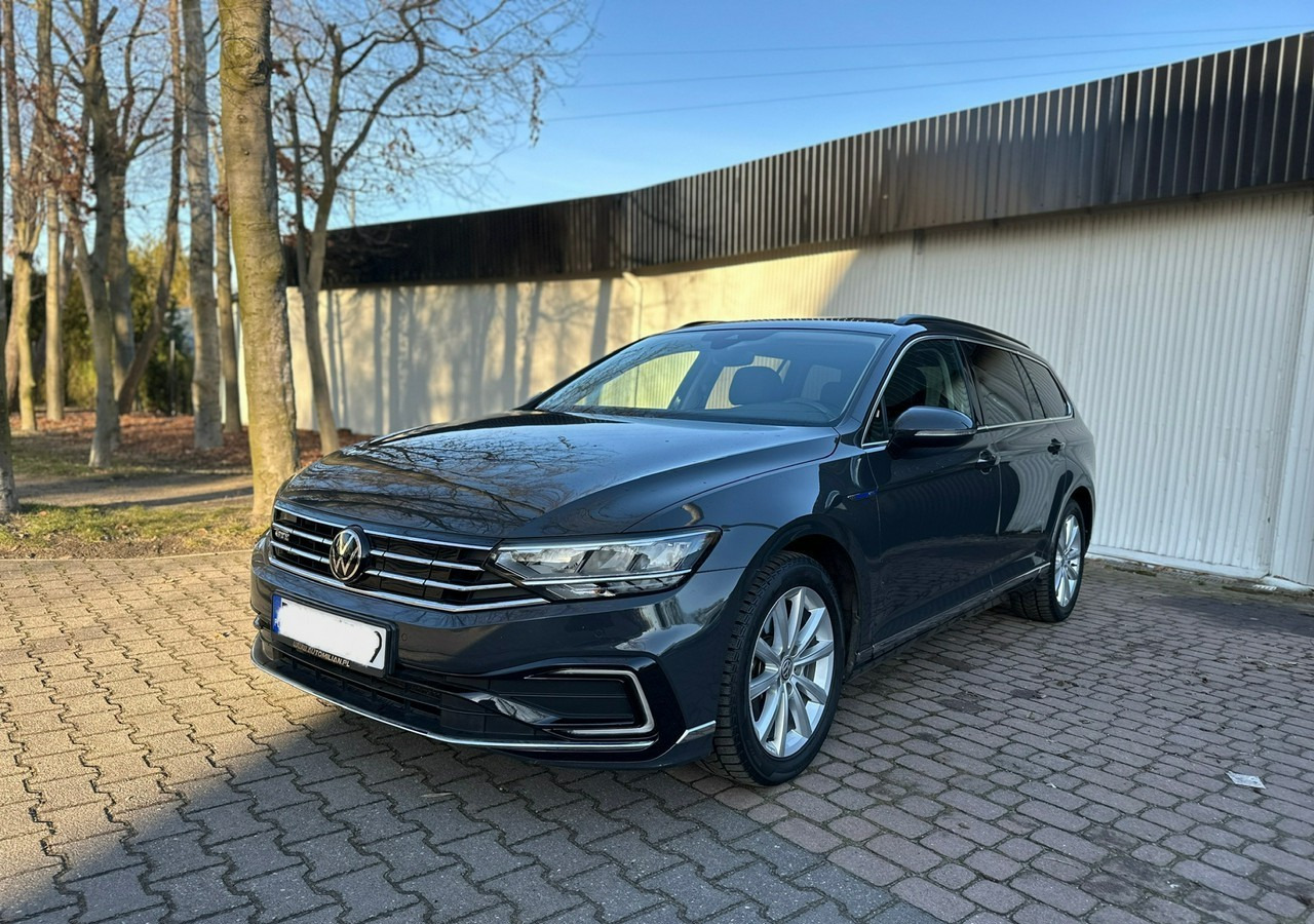 Volkswagen Passat B8 GTE 1.4TSI 218KM Hybryda Plug-in zasięg 50km Panorama*Navi*Skóra*FV2 - PKW: das Bild 1 Volkswagen Passat B8 GTE 1.4TSI 218KM Hybryda Plug-in zasięg 50km Panorama*Navi*Skóra*FV2 - PKW: das Bild 1