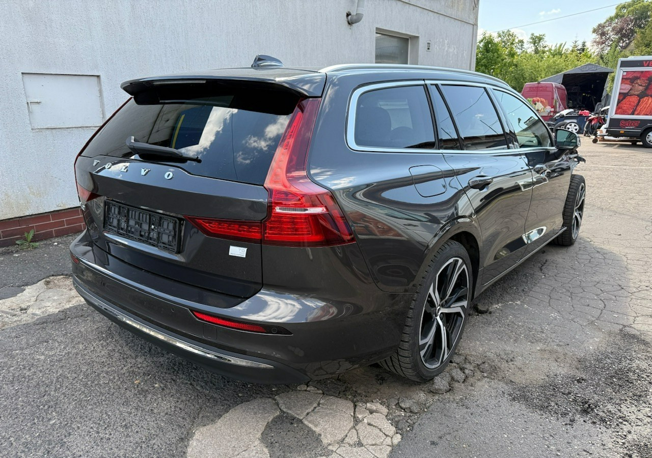 Volvo V60 II Volvo V60 2.0 T8 Plug-in Hybrid 455KM AWD Bogata Wersja Model 2024 - PKW: das Bild 4 Volvo V60 II Volvo V60 2.0 T8 Plug-in Hybrid 455KM AWD Bogata Wersja Model 2024 - PKW: das Bild 4