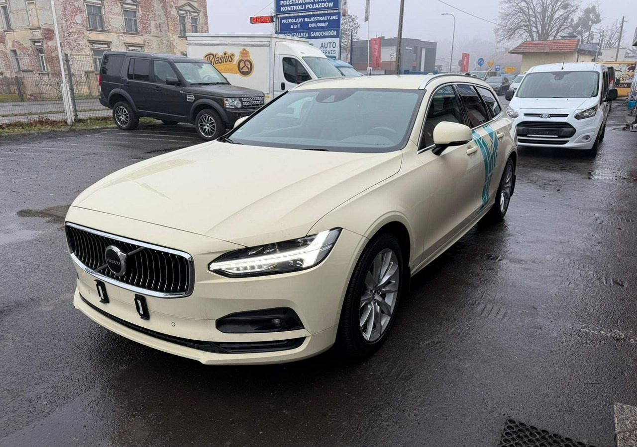 Volvo V90 II Volvo V90 2.0-198KM Bogate wyposażenie Okleina- kolor czarny - Kombi: das Bild 4 Volvo V90 II Volvo V90 2.0-198KM Bogate wyposażenie Okleina- kolor czarny - Kombi: das Bild 4