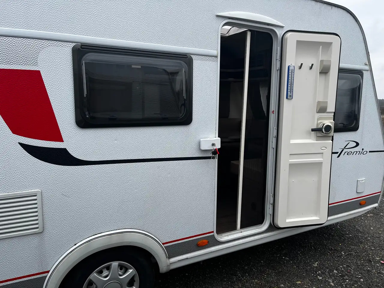 Bürstner Premio 530 TL Mover Dachklimaanlage Einzelbetten - Wohnwagen: das Bild 5 Bürstner Premio 530 TL Mover Dachklimaanlage Einzelbetten - Wohnwagen: das Bild 5