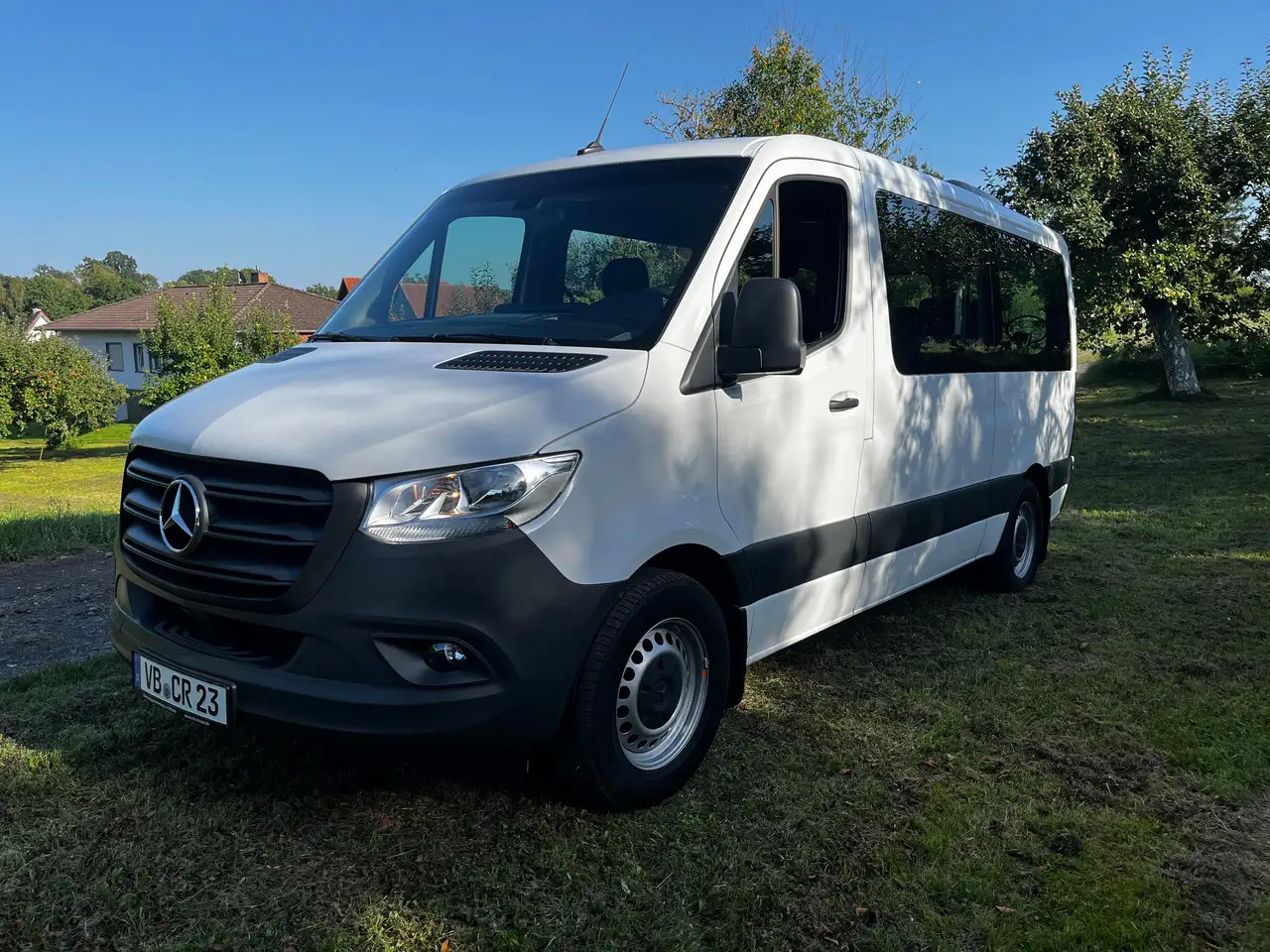 Mercedes-Benz Sprinter KOMBI TOURER DACHKLIMA 9-SITZE - Kleinbus, Personentransporter: das Bild 1 Mercedes-Benz Sprinter KOMBI TOURER DACHKLIMA 9-SITZE - Kleinbus, Personentransporter: das Bild 1