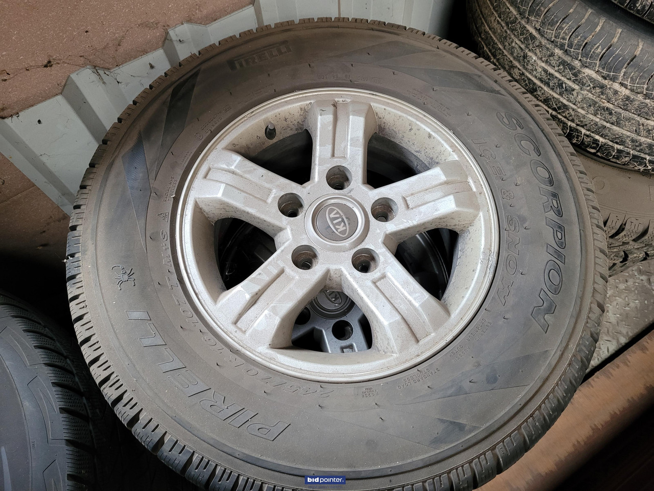 Div winterbanden met velgen 2x setje kia sorento 1x setje volvo xc 60 - Komplettrad für PKW: das Bild 1 Div winterbanden met velgen 2x setje kia sorento 1x setje volvo xc 60 - Komplettrad für PKW: das Bild 1