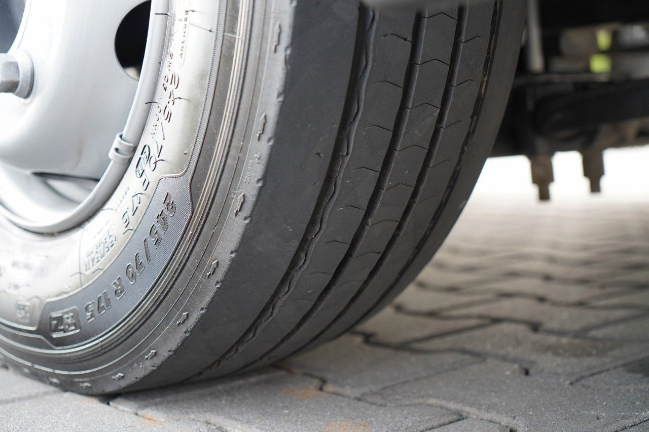 Koffer LKW Renault D 210 / 4x2 / KONTENER / 7,5M / WINDA DHOLLANDIA: das Bild 12