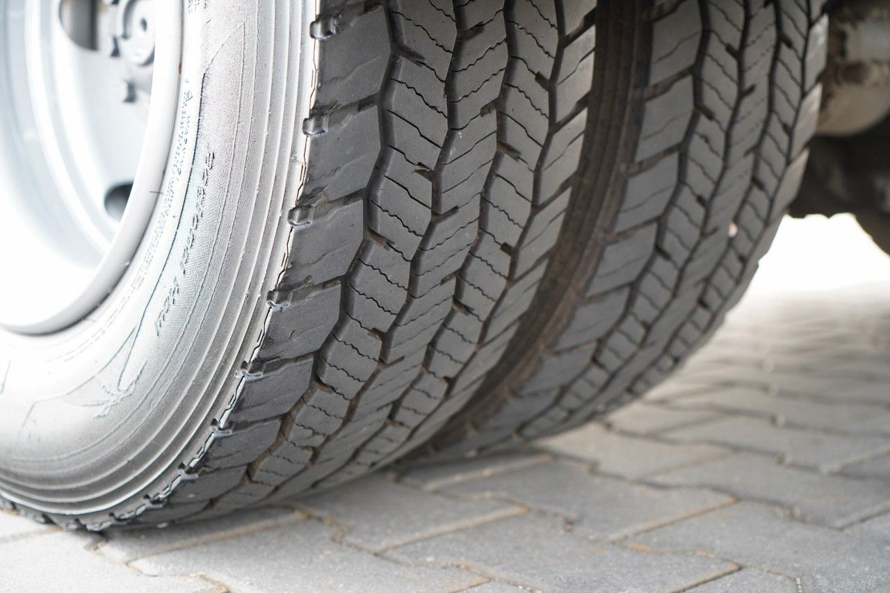 Koffer LKW Renault D 210 / 4x2 / KONTENER / 7,5M / WINDA DHOLLANDIA: das Bild 13