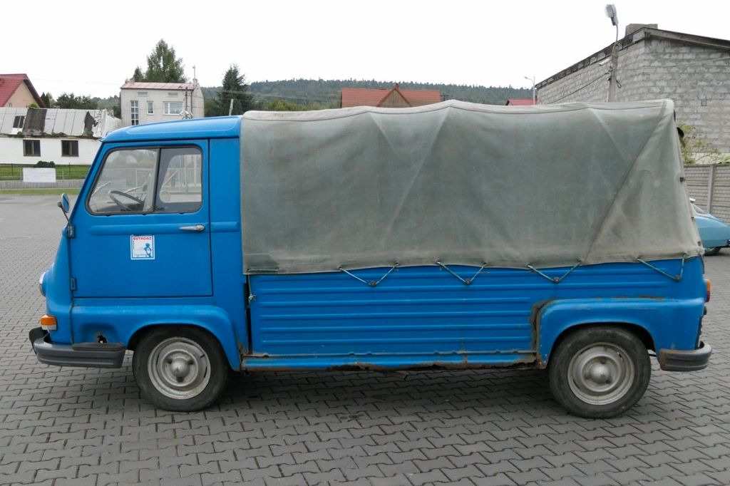 Renault R 21 ESTAFETTE 1000 / OLDTIMER Renault R 21 ESTAFETTE 1000 / OLDTIMER - Kleinbus, Personentransporter: das Bild 5 Renault R 21 ESTAFETTE 1000 / OLDTIMER Renault R 21 ESTAFETTE 1000 / OLDTIMER - Kleinbus, Personentransporter: das Bild 5