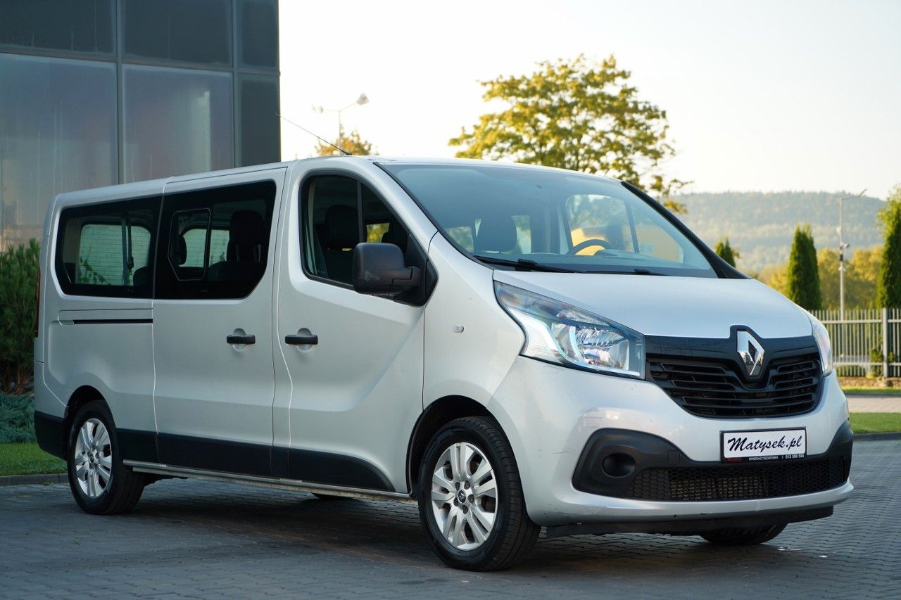 Renault TRAFIC 125 DCI / BUS / 9 MIEJSC / 2017 ROK / PO - Personentransporter: das Bild 4 Renault TRAFIC 125 DCI / BUS / 9 MIEJSC / 2017 ROK / PO - Personentransporter: das Bild 4