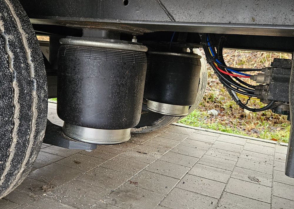 Fliegl PRZYCZEPA CIĘŻAROWA / 60m3 / 2 SZT IDENTYCZNE / NOWE PLANDEKI W CENIE / 3M WYSOKA / TANDEM / 2 OSIE / 19 PALET / DOLNY SPRZĘG / 18 TON DMC / 13 TON ŁADOWNOŚĆ - Planenanhänger: das Bild 5 Fliegl PRZYCZEPA CIĘŻAROWA / 60m3 / 2 SZT IDENTYCZNE / NOWE PLANDEKI W CENIE / 3M WYSOKA / TANDEM / 2 OSIE / 19 PALET / DOLNY SPRZĘG / 18 TON DMC / 13 TON ŁADOWNOŚĆ - Planenanhänger: das Bild 5