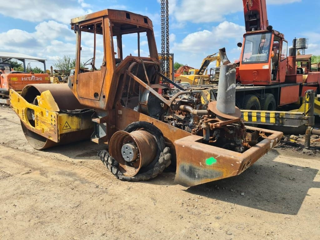Bomag BW 213 D H-4 FOR PARTS - Walzenzug: das Bild 2 Bomag BW 213 D H-4 FOR PARTS - Walzenzug: das Bild 2