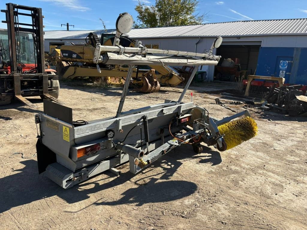 Contrano CH-KL - Kehrbesen: das Bild 4 Contrano CH-KL - Kehrbesen: das Bild 4