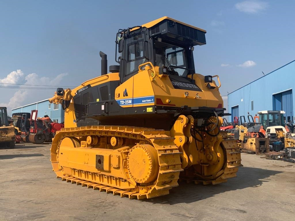 Dressta TD25M - Bulldozer: das Bild 4 Dressta TD25M - Bulldozer: das Bild 4