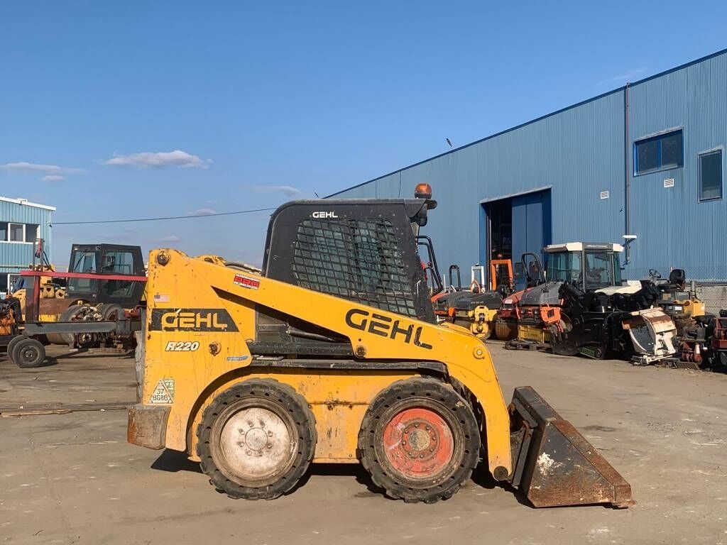 Gehl R 220 Gehl R 220 - Kompaktlader: das Bild 5 Gehl R 220 Gehl R 220 - Kompaktlader: das Bild 5