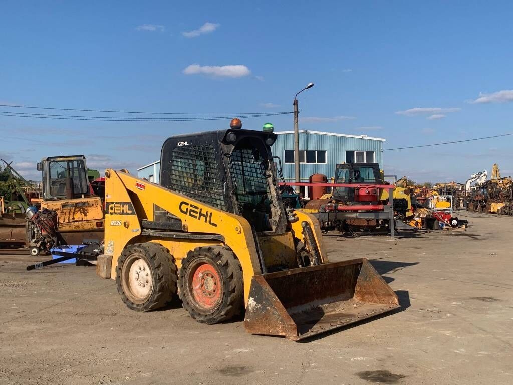 Gehl R 220 Gehl R 220 - Kompaktlader: das Bild 4 Gehl R 220 Gehl R 220 - Kompaktlader: das Bild 4