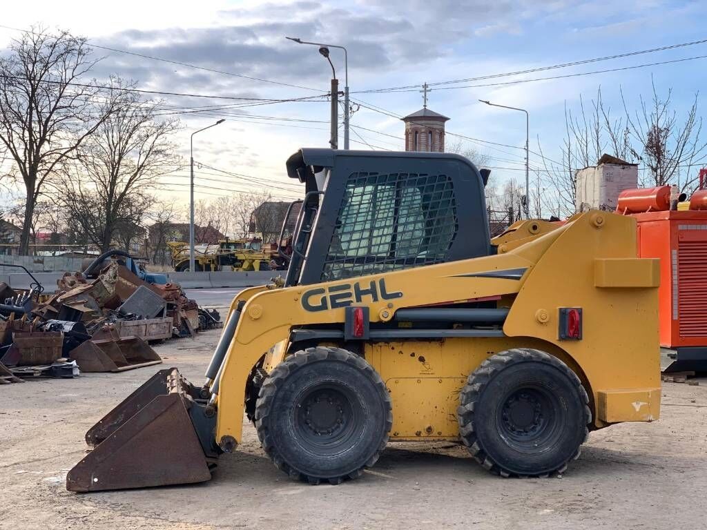 Gehl R 260 Gehl R 260 - Kompaktlader: das Bild 2 Gehl R 260 Gehl R 260 - Kompaktlader: das Bild 2