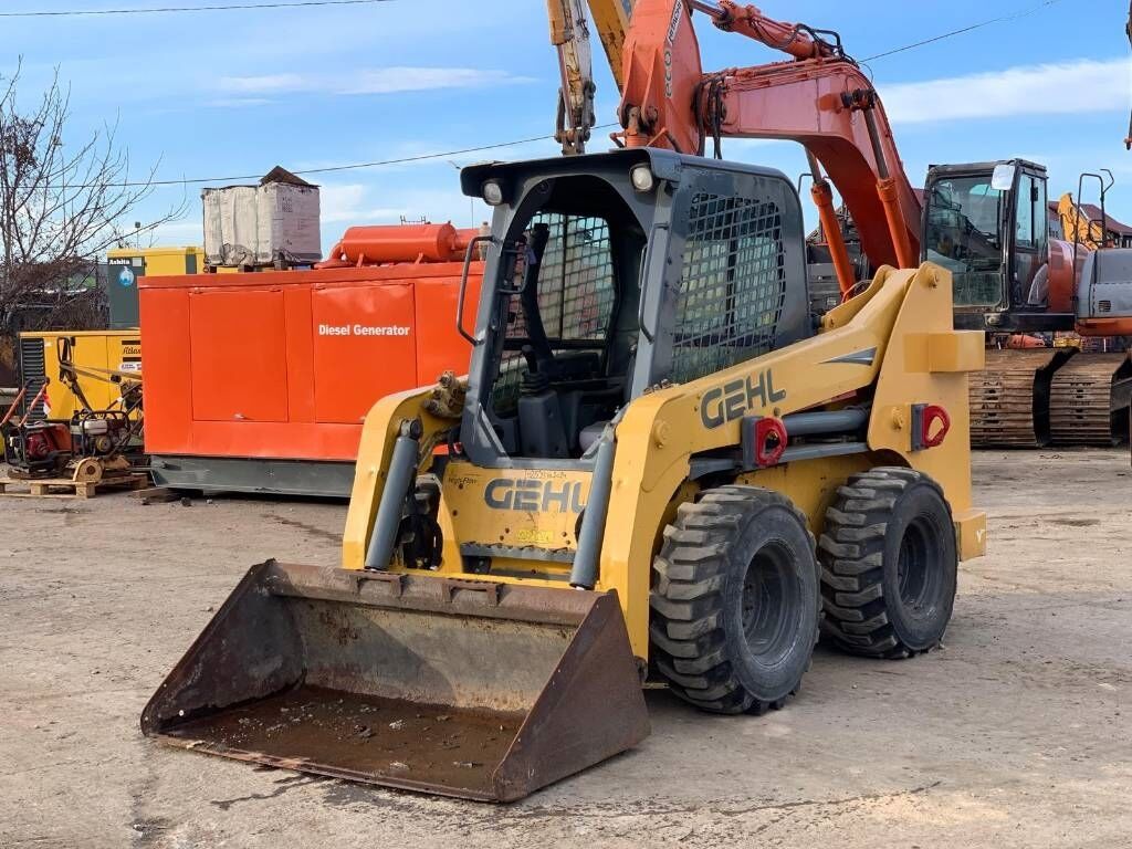 Gehl R 260 Gehl R 260 - Kompaktlader: das Bild 1 Gehl R 260 Gehl R 260 - Kompaktlader: das Bild 1