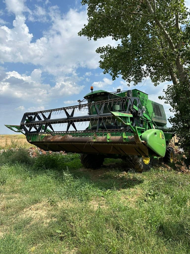 John Deere 1550 CWS - Mähdrescher: das Bild 1 John Deere 1550 CWS - Mähdrescher: das Bild 1