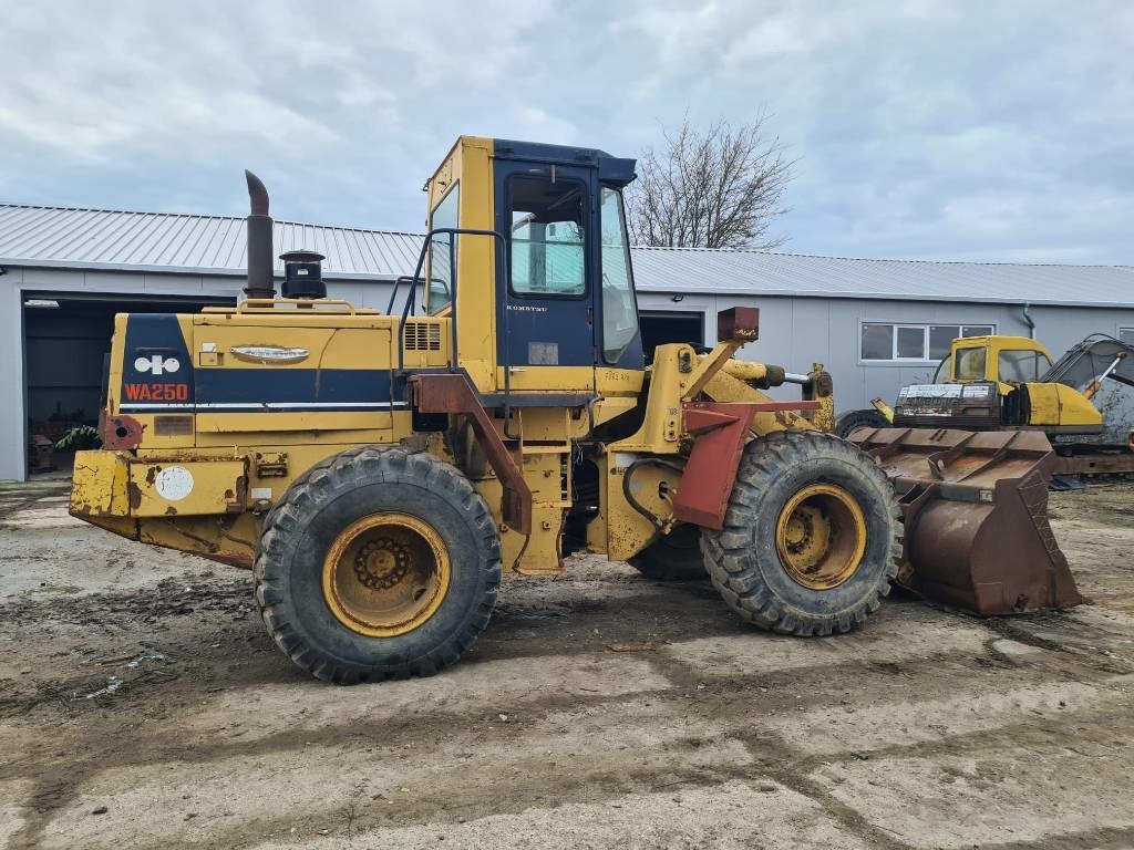 Komatsu WA 250 - Radlader: das Bild 2 Komatsu WA 250 - Radlader: das Bild 2
