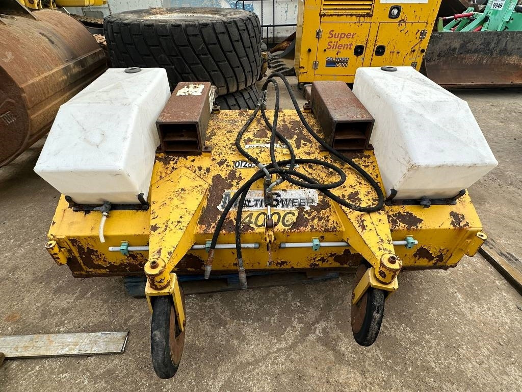 Multisweep 400C - Kehrbesen für Baumaschine: das Bild 1 Multisweep 400C - Kehrbesen für Baumaschine: das Bild 1