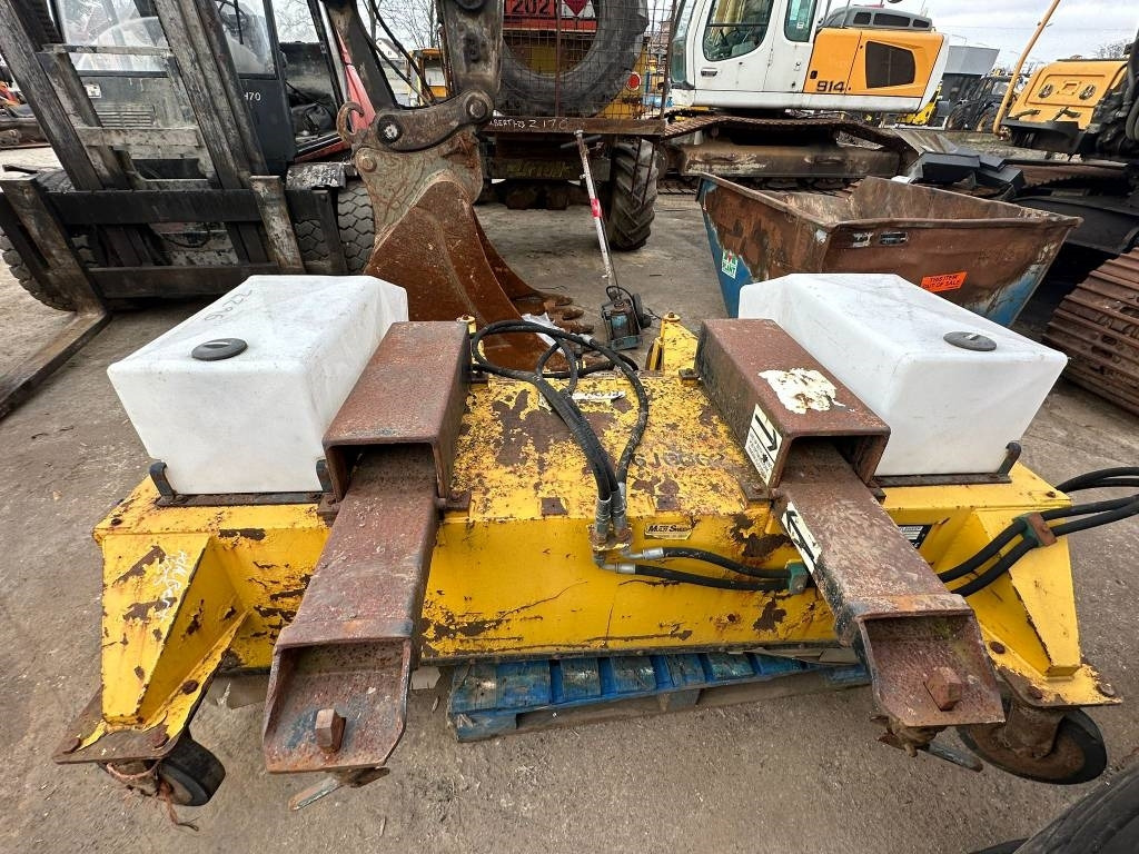 Multisweep 400C - Kehrbesen für Baumaschine: das Bild 2 Multisweep 400C - Kehrbesen für Baumaschine: das Bild 2