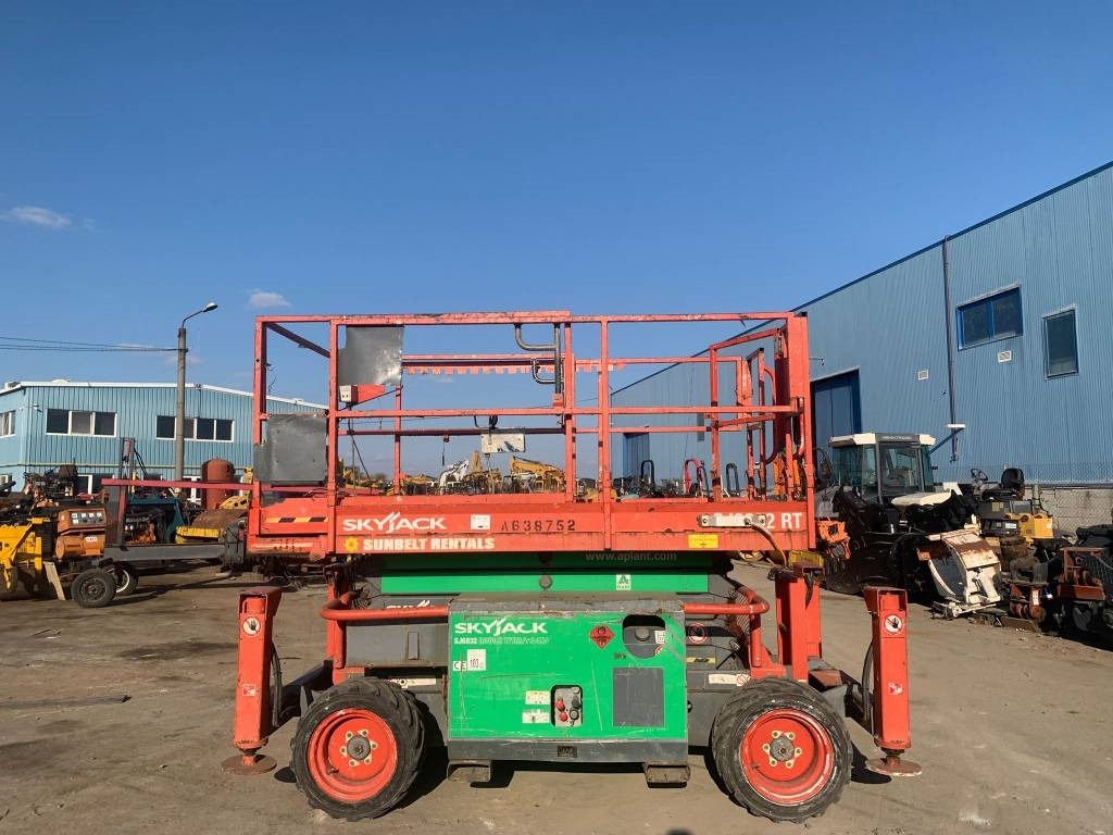 SkyJack SJ 6832 RT - Scherenbühne: das Bild 3 SkyJack SJ 6832 RT - Scherenbühne: das Bild 3