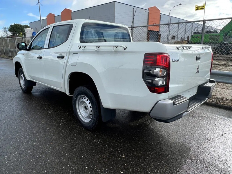 Mitsubishi L200 4x4 - 8 UNITS in WHITE 2.5 D GL Double Cab - EURO 2 - NEW!! Ready for work!!!** - Pick-up, Transporter mit Doppelkabine: das Bild 2 Mitsubishi L200 4x4 - 8 UNITS in WHITE 2.5 D GL Double Cab - EURO 2 - NEW!! Ready for work!!!** - Pick-up, Transporter mit Doppelkabine: das Bild 2