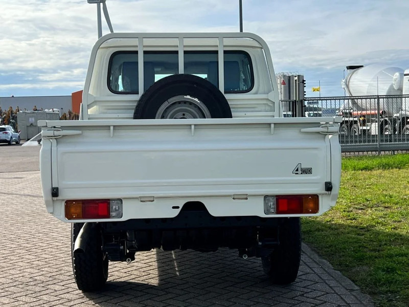Toyota Land Cruiser HZJ79 4x4 4.2D Double Cab - EURO 3 - NEW!! 13 UNITS directly available - Pick-up, Transporter mit Doppelkabine: das Bild 4 Toyota Land Cruiser HZJ79 4x4 4.2D Double Cab - EURO 3 - NEW!! 13 UNITS directly available - Pick-up, Transporter mit Doppelkabine: das Bild 4