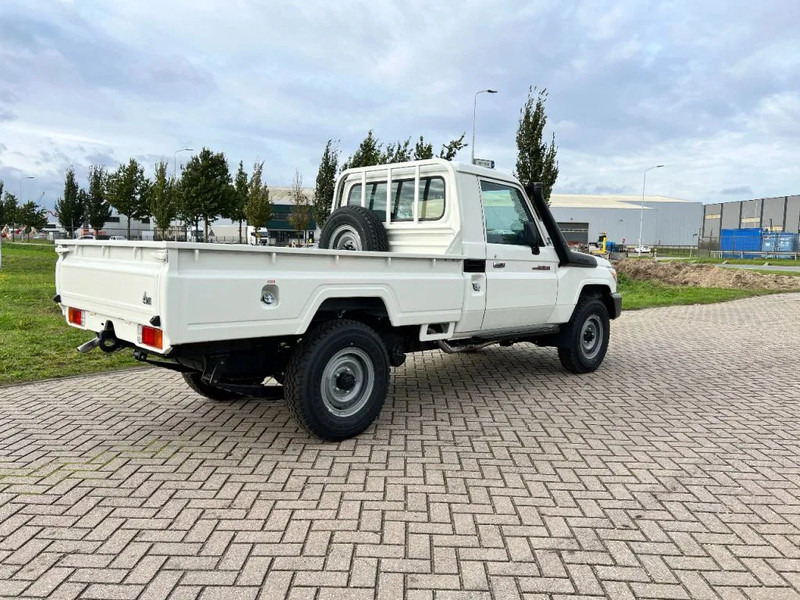 Toyota Land Cruiser HZJ79 4x4 4.2D Single Cab - EURO 3 - NEW!! 6 UNITS directly available - Pick-up, Transporter mit Doppelkabine: das Bild 4 Toyota Land Cruiser HZJ79 4x4 4.2D Single Cab - EURO 3 - NEW!! 6 UNITS directly available - Pick-up, Transporter mit Doppelkabine: das Bild 4
